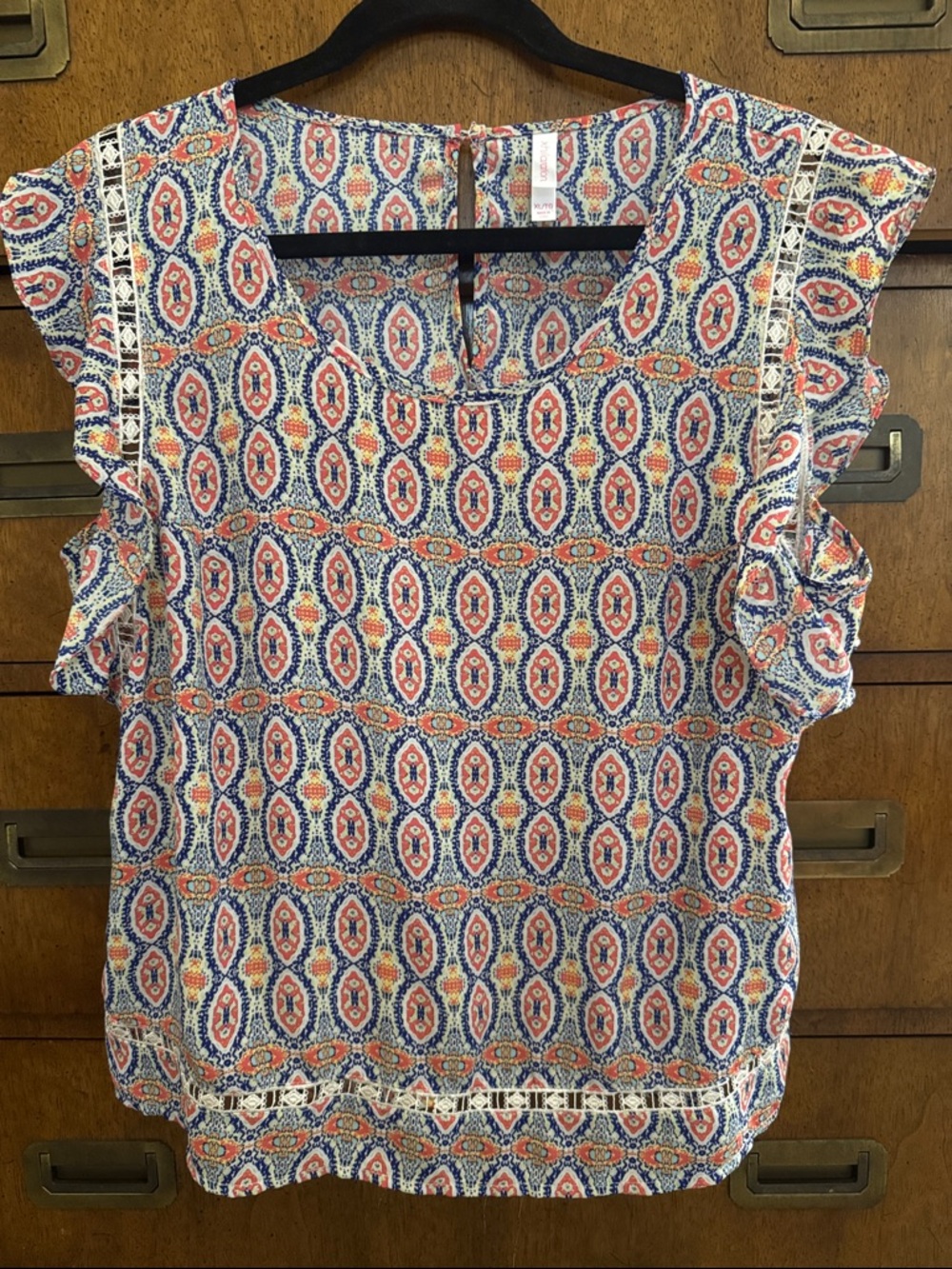 Xhilaration Coral & Navy Geometric Flutter Sleeve Blouse